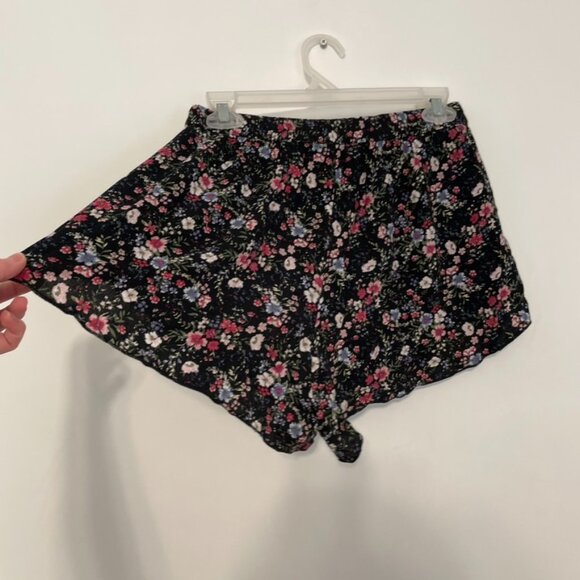 AMERICAN EAGLE AE Tulip Runner Shorts Black Pink Floral Pull On Drawstring Flowy - Picture 16 of 16